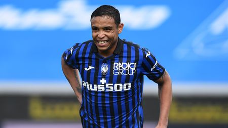BERGAMO, ITALY - APRIL 03: Luis Muriel of Atalanta B.C. celebrates after scoring their side's second goal during the Serie A match between Atalanta BC and Udinese Calcio at Gewiss Stadium on April 03, 2021 in Bergamo, Italy. Sporting stadiums around Italy remain under strict restrictions due to the Coronavirus Pandemic as Government social distancing laws prohibit fans inside venues resulting in games being played behind closed doors. (Photo by Claudio Villa/Getty Images) BERGAMO, ITALY - APRIL 03: Luis Muriel of Atalanta B.C. celebrates after scoring their side's second goal during the Serie A match between Atalanta BC and Udinese Calcio at Gewiss Stadium on April 03, 2021 in Bergamo, Italy. Sporting stadiums around Italy remain under strict restrictions due to the Coronavirus Pandemic as Government social distancing laws prohibit fans inside venues resulting in games being played behind closed doors. (Photo by Claudio Villa/Getty Images)