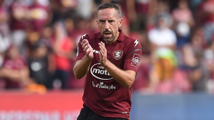Salernitana, incidente stradale per Ribery: lieve trauma cranico. Salterà l’Inter Ribery