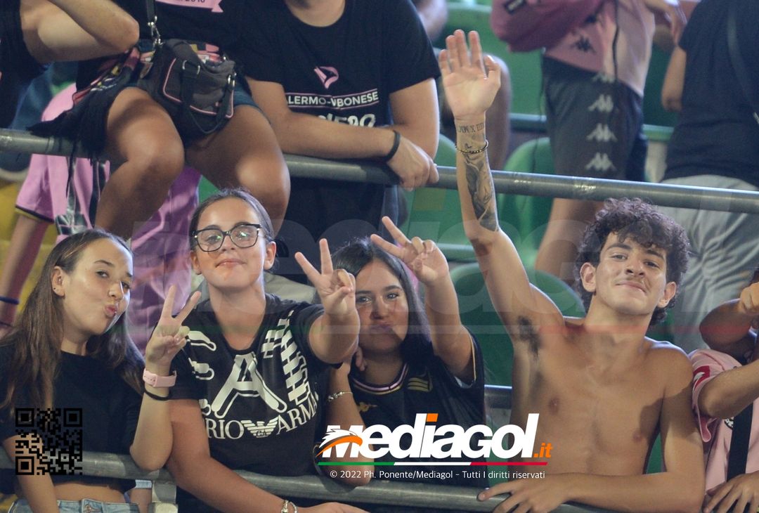 FOTOTIFO, Palermo-Genoa 1-0: i tifosi allo stadio “Renzo Barbera” (Gallery) - immagine 28