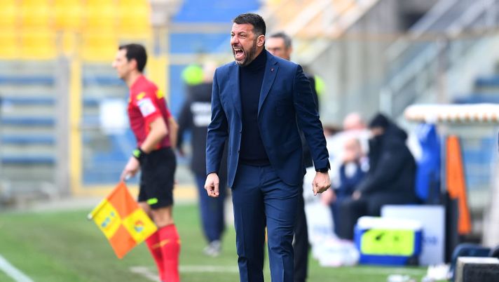 PARMA, ITALY - FEBRUARY 21: Roberto D'Aversa, Head Coach of Parma Calcio 1913 reacts during the Serie A match between Parma Calcio and Udinese Calcio at Stadio Ennio Tardini on February 21, 2021 in Parma, Italy. Sporting stadiums around Italy remain under strict restrictions due to the Coronavirus Pandemic as Government social distancing laws prohibit fans inside venues resulting in games being played behind closed doors. (Photo by Alessandro Sabattini/Getty Images) PARMA, ITALY - FEBRUARY 21: Roberto D'Aversa, Head Coach of Parma Calcio 1913 reacts during the Serie A match between Parma Calcio and Udinese Calcio at Stadio Ennio Tardini on February 21, 2021 in Parma, Italy. Sporting stadiums around Italy remain under strict restrictions due to the Coronavirus Pandemic as Government social distancing laws prohibit fans inside venues resulting in games being played behind closed doors. (Photo by Alessandro Sabattini/Getty Images)