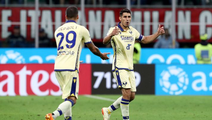 Milan, ITALY - JUNE 04: Marco Davide Faraoni of Hellas Verona celebrates after scoring their sides first goal during the Serie A match between AC Milan and Hellas Verona at Stadio Giuseppe Meazza on June 04, 2023 in Milan, Italy. (Photo by Marco Luzzani/Getty Images)  Spezia-Verona, la conferma della Lega su data e orario: le ultime sulla possibile sede - immagine 1