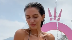 VIDEO / Zaira Nara, doccia sensuale a Copacabana. La sorella di Wanda in super forma