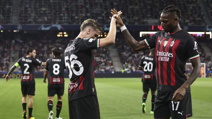 SALZBURG, AUSTRIA - SEPTEMBER 06: Alexis Saelemaekers (L) of AC Milan celebrates with Rafael Leao (R) after scoring the his team's first goal during the UEFA Champions League group E match between FC Salzburg and AC Milan at Football Arena Salzburg on September 06, 2022 in Salzburg, Austria. (Photo by Giuseppe Cottini/AC Milan via Getty Images) Milan