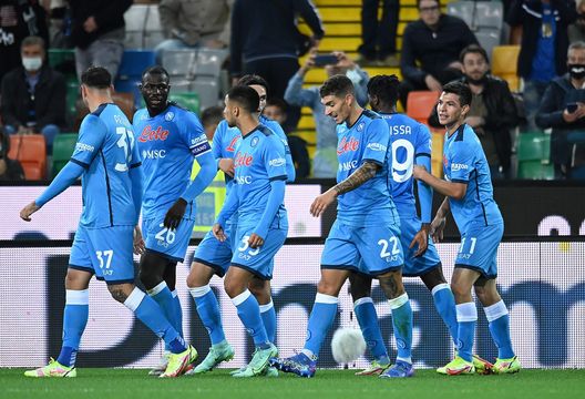 Il Napoli esulta dopo un gol all'Udinese. Milan-Napoli | Ultime di formazione: duplice tensione per le assenze- immagine 3