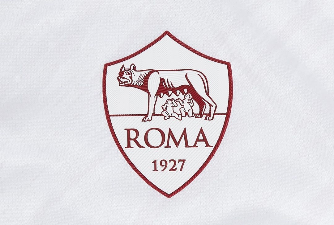 La Roma presenta la seconda maglia 2022/23: tutti i dettagli – FOTO GALLERY - immagine 8