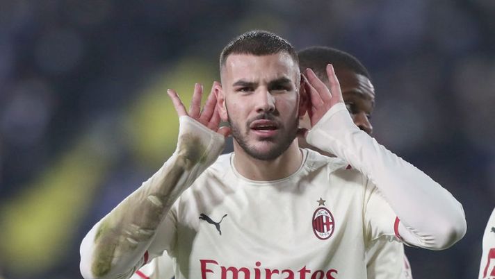 EMPOLI, ITALY - DECEMBER 22: Theo Bernard Hernandez of AC Milan celebrates after scoring a goal during the Serie A match between Empoli FC and AC Milan at Stadio Carlo Castellani on December 22, 2021 in Empoli, Italy. (Photo by Gabriele Maltinti/Getty Images) Milan, la Gazzetta: “Theo firma il rinnovo, tutto fatto: il piano è da capitan futuro” - immagine 1