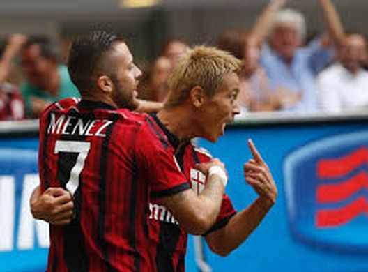 Keisuke Honda e Jeremy Menez esultano - fonte www.quotidiano.net Keisuke Honda e Jeremy Menez esultano - fonte www.quotidiano.net
