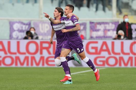 FLORENCE, ITALY - OCTOBER 24: Cristiano Biraghi of ACF Fiorentina celebrates after scoring a goal during the Serie A match between ACF Fiorentina and Cagliari Calcio at Stadio Artemio Franchi on October 24, 2021 in Florence, Italy. (Photo by Gabriele Maltinti/Getty Images) FLORENCE, ITALY - OCTOBER 24: Cristiano Biraghi of ACF Fiorentina celebrates after scoring a goal during the Serie A match between ACF Fiorentina and Cagliari Calcio at Stadio Artemio Franchi on October 24, 2021 in Florence, Italy. (Photo by Gabriele Maltinti/Getty Images)
