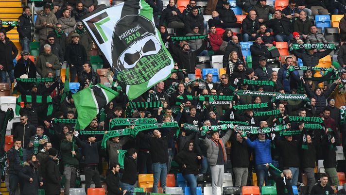 UDINE, ITALY - JANUARY 25: Pordenone fans show their support during the Serie B match between Pordenone and Pescara at Stadio Friuli-Dacia Arena on January 25, 2020 in Udine, Italy. (Photo by Alessandro Sabattini/Getty Images) UDINE, ITALY - JANUARY 25: Pordenone fans show their support during the Serie B match between Pordenone and Pescara at Stadio Friuli-Dacia Arena on January 25, 2020 in Udine, Italy. (Photo by Alessandro Sabattini/Getty Images)