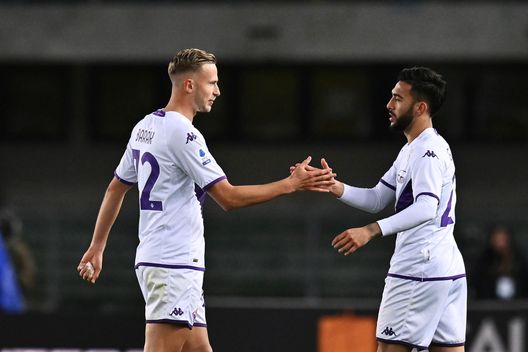 VERONA, ITALY - FEBRUARY 27: Antonin Barak of ACF Fiorentina and Nicolas Gonzalez of ACF Fiorentina interact during the Serie A match between Hellas Verona and ACF Fiorentina at Stadio Marcantonio Bentegodi on February 27, 2023 in Verona, Italy. (Photo by Alessandro Sabattini/Getty Images) Il centrocampo della Fiorentina segna poco: Italiano cerca la mossa giusta- immagine 2