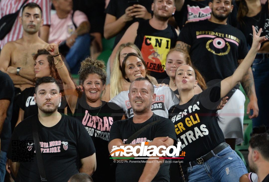 FOTOTIFO, Palermo-Genoa 1-0: i tifosi allo stadio “Renzo Barbera” (Gallery) - immagine 26