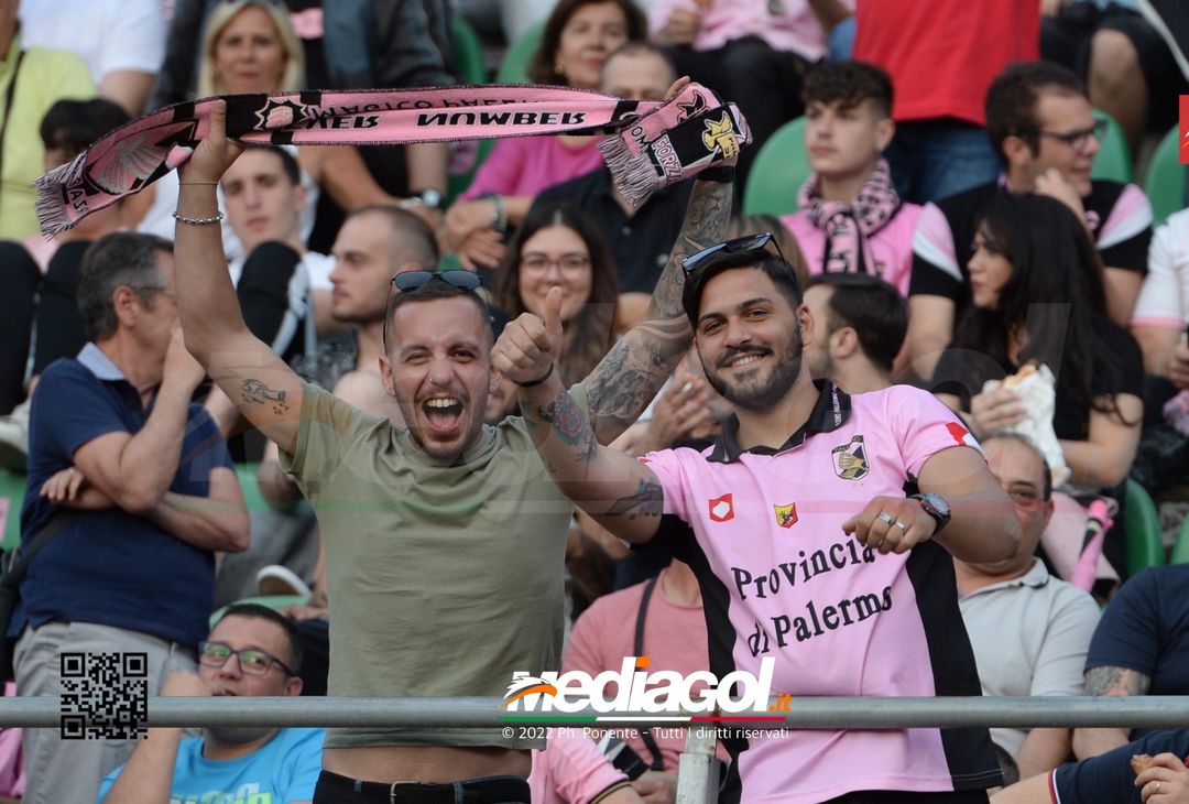 Fototifo, i tifosi allo stadio per Palermo-Feralpisaló 1-0 (gallery) - immagine 12