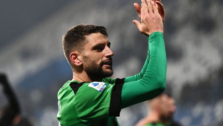 REGGIO NELL'EMILIA, ITALY - FEBRUARY 04: Domenico Berardi of US Sassuolo celebrates victory after the Serie A match between US Sassuolo and Atalanta BC at Mapei Stadium - Citta' del Tricolore on February 04, 2023 in Reggio nell'Emilia, Italy. (Photo by Alessandro Sabattini/Getty Images)  Berardi al fanta? Il no alla Fiorentina, il prezzo e le tre italiane interessate per l’estate - immagine 1