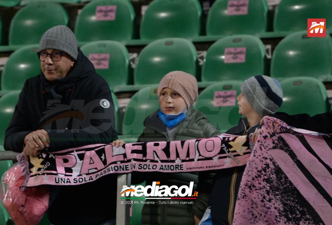 FOTO, i tifosi allo stadio per Palermo – Monopoli 2-1 (Gallery) - immagine 12