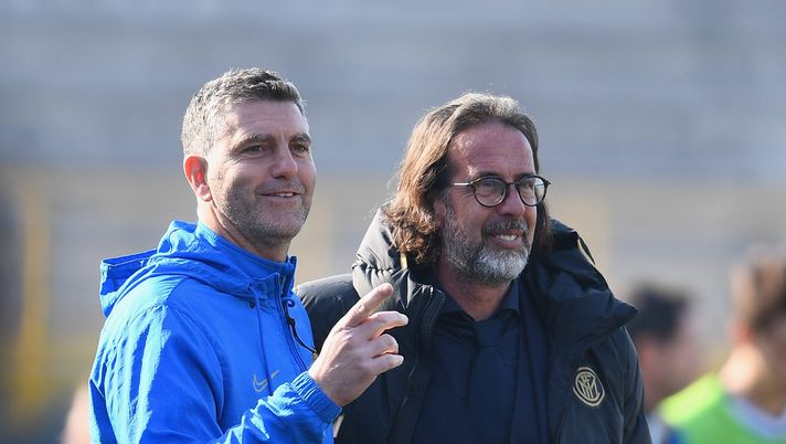 SESTO SAN GIOVANNI, ITALY - FEBRUARY 22: Head coach FC Internazionale Armando Madonna (R) and Paolo Orlandoni chat during the Primavera 1 match between FC Internazionale U19 and Genoa CFC U19 at Stadio Breda on February 22, 2020 in Sesto San Giovanni, Italy. (Photo by Claudio Villa - Inter/Inter via Getty Images) SESTO SAN GIOVANNI, ITALY - FEBRUARY 22: Head coach FC Internazionale Armando Madonna (R) and Paolo Orlandoni chat during the Primavera 1 match between FC Internazionale U19 and Genoa CFC U19 at Stadio Breda on February 22, 2020 in Sesto San Giovanni, Italy. (Photo by Claudio Villa - Inter/Inter via Getty Images)