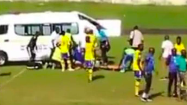 Dramma in Gabon: calciatore muore in campo per un arresto cardiaco  Dramma in Gabon: calciatore muore in campo per un arresto cardiaco