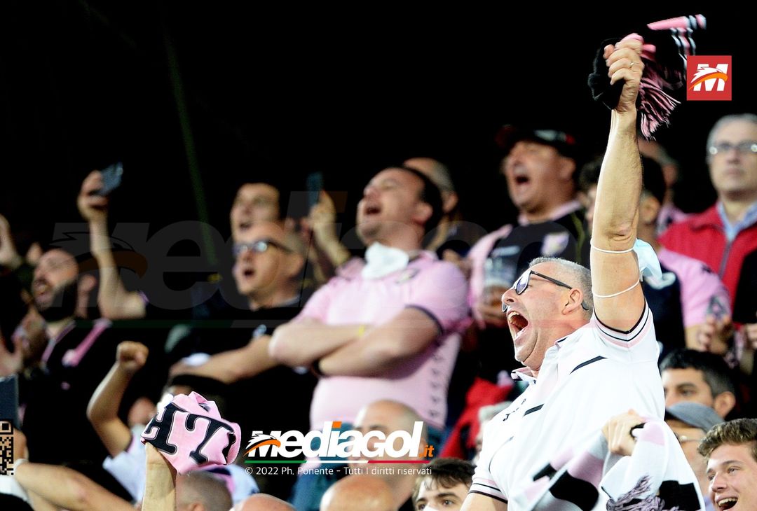 Fototifo, i tifosi allo stadio per Palermo-Virtus Entella 2-2 (gallery) - immagine 118
