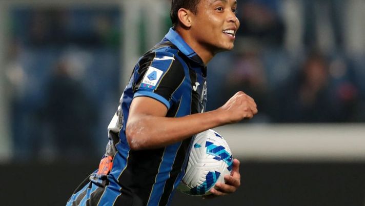 BERGAMO, ITALY - APRIL 27: Luis Muriel of Atalanta BC celebrates after scoring their team's fourth goal during the Serie A match between Atalanta BC and Torino FC at Gewiss Stadium on April 27, 2022 in Bergamo, Italy. (Photo by Emilio Andreoli/Getty Images) Juve, Gazzetta: “Muriel può prendere il posto di Morata: l’Atalanta fissa il prezzo” - immagine 1
