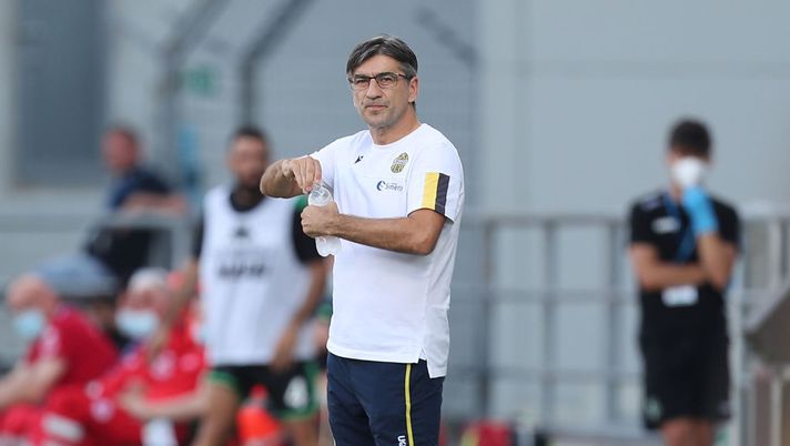 REGGIO NELL'EMILIA, ITALY - JUNE 28: Ivan Juric manager of Hellas Verona gestures during the Serie A match between US Sassuolo and  Hellas Verona at Mapei Stadium - Città del Tricolore on June 28, 2020 in Reggio nell'Emilia, Italy  (Photo by Gabriele Maltinti/Getty Images) 