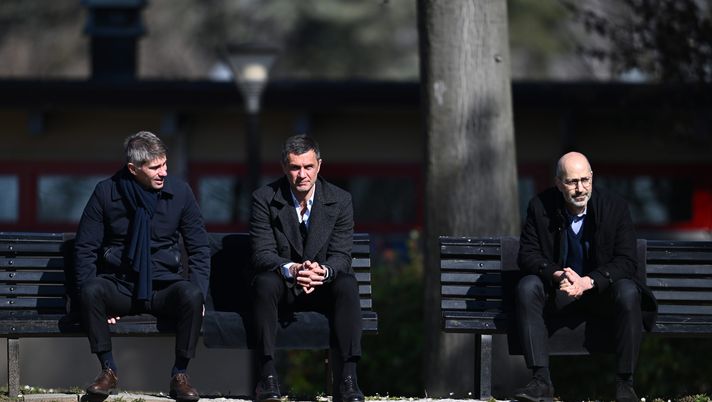 CAIRATE, ITALY - FEBRUARY 23: AC Milan Sport Director Frederic Massara, AC Milan Technical Area Director Paolo Maldini and AC Milan Chief Executive Officer Ivan Gazidis look on during AC Milan training session at Milanello on February 23, 2022 in Cairate, Italy. (Photo by Claudio Villa/AC Milan via Getty Images) CAIRATE, ITALY - FEBRUARY 23: AC Milan Sport Director Frederic Massara, AC Milan Technical Area Director Paolo Maldini and AC Milan Chief Executive Officer Ivan Gazidis look on during AC Milan training session at Milanello on February 23, 2022 in Cairate, Italy. (Photo by Claudio Villa/AC Milan via Getty Images)