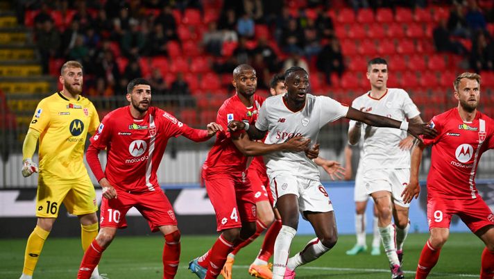 Roma incerottata, pari a Monza. E anche El Shaarawy finisce ko - immagine 1