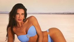 Pilar Rubio fa impazzire i suoi follower: la foto in bikini blu incanta i social