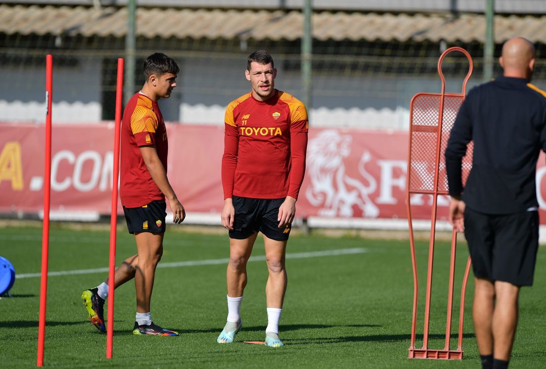 Trigoria, Dybala in gruppo prima della sfida con il Torino – FOTO GALLERY - immagine 4