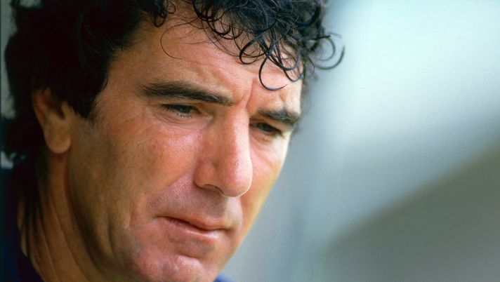 ITALY: Juventus coach Dino Zoff during a training session on pre season on 1988 in Italy. (Photo by Juventus FC - Archive/Juventus FC via Getty Images) Zoff a VN: “ACF da Europa. Firenze mi ha insegnato a non mollare nella vita” - immagine 1