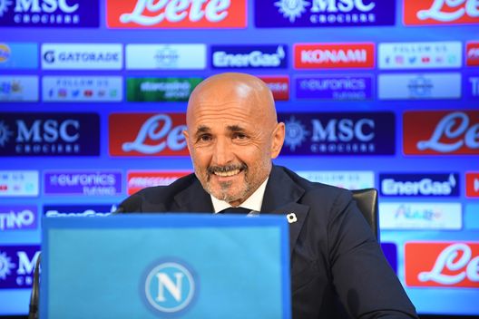 NAPLES, ITALY - JULY 08: Luciano Spalletti speaks at a press conference on July 08, 2021 in Naples, Italy. (Photo by SSC NAPOLI/SSC NAPOLI via Getty Images) NAPLES, ITALY - JULY 08: Luciano Spalletti speaks at a press conference on July 08, 2021 in Naples, Italy. (Photo by SSC NAPOLI/SSC NAPOLI via Getty Images)