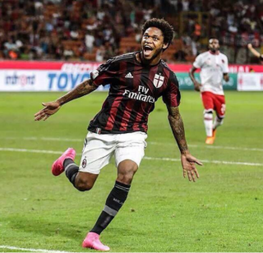 L'esultanza di Luiz Adriano, fonte foto Profilo Instagram Luiz Adriano L'esultanza di Luiz Adriano, fonte foto Profilo Instagram Luiz Adriano