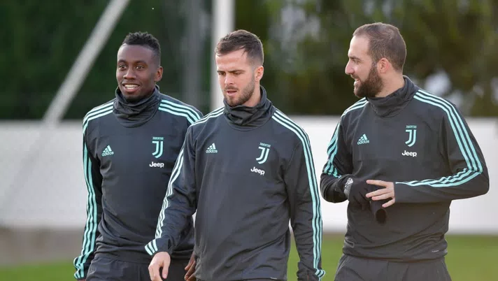 Matuidi, Pjanic e Higuain: calciatori della Juventus (credits Getty Images)