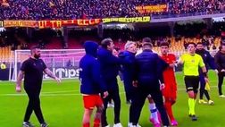 VIDEO Clamoroso in Lecce-Verona, D’Aversa rifila una testata ad Henry: la dinamica