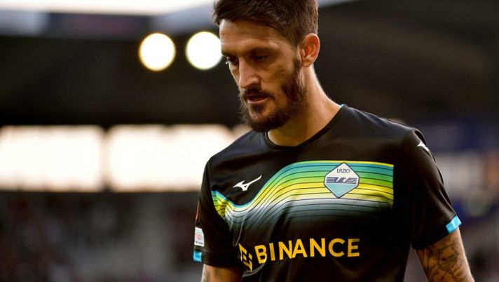 HERNING, DENMARK - SEPTEMBER 15: Luis Alberto of SS Lazio reacts during the UEFA Europa League group F match between FC Midtjylland and Lazio Roma at MCH Arena on September 15, 2022 in Herning, Denmark. (Photo by Marco Rosi - SS Lazio/Getty Images) Lazio, terapie per Luis Alberto e le novità su Cataldi: cosa filtra dopo l’allenamento - immagine 1