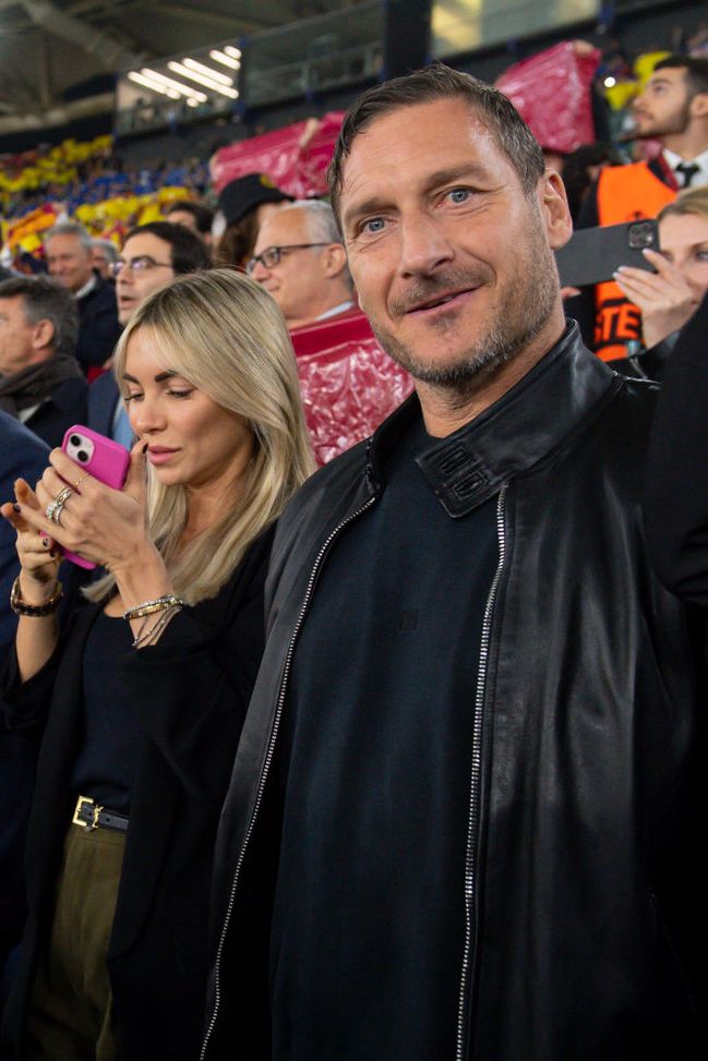 Roma-Bayer Leverkusen, c’è Noemi con Totti e Christian all’Olimpico- immagine 3