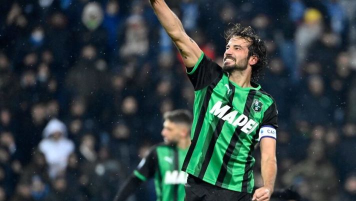 Sassuolo's Italian defender Gian Marco Ferrari celebrates after scoring an equalizer during the Italian Serie A football match between Sassuolo and Napoli on December 01, 2021 at the Citta del Tricolore stadium in Reggio Emilia. (Photo by Alberto PIZZOLI / AFP) (Photo by ALBERTO PIZZOLI/AFP via Getty Images) Dionisi: “Ferrari aveva un problema, ecco come sta. Anche Berardi ha chiesto il cambio” - immagine 1