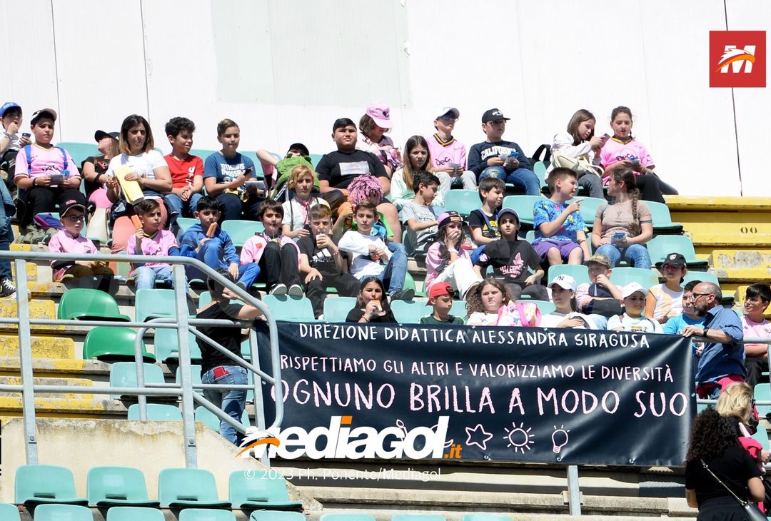 FOTOTIFO Palermo-Spal 2-1, gli scatti ai tifosi al “Renzo Barbera” (GALLERY) - immagine 8