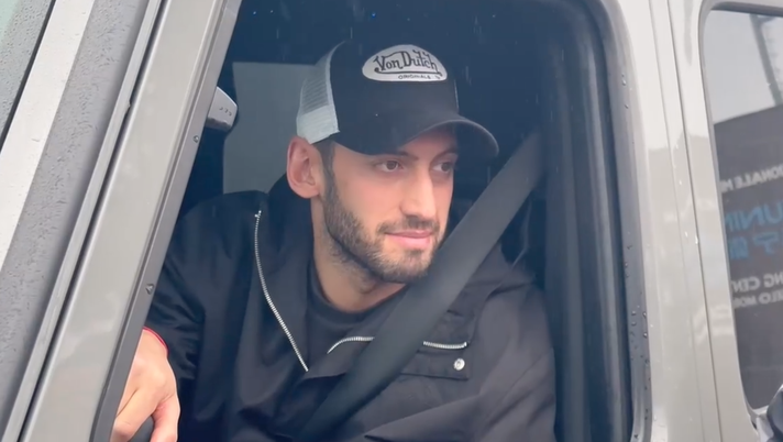 Inter, i tifosi a Calhanoglu: “Scudetto nel derby?”. La risposta del centrocampista - immagine 1