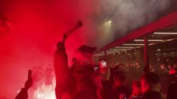 VIDEO – Squadra attesa all’aeroporto: grande entusiasmo dei tifosi viola