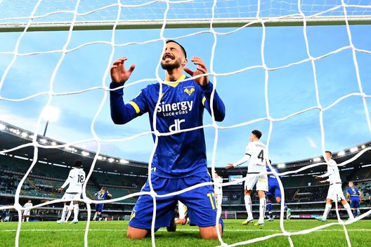 VERONA, ITALY - NOVEMBER 13: Federico Ceccherini of Hellas Verona reacts during the Serie A match between Hellas Verona and Spezia Calcio at Stadio Marcantonio Bentegodi on November 13, 2022 in Verona, Italy. (Photo by Alessandro Sabattini/Getty Images) La Salernitana scarica Ranieri? Interesse per un ex difensore viola- immagine 2