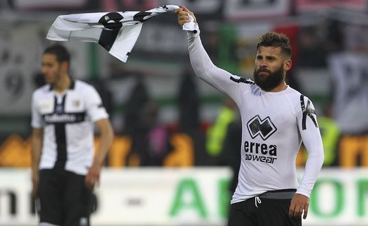 PARMA, ITALY - APRIL 11: Antonio Nocerino of Parma FC celebrates a victory at the end of the Serie A match between Parma FC and Juventus FC at Stadio Ennio Tardini on April 11, 2015 in Parma, Italy. (Photo by Marco Luzzani/Getty Images) PARMA, ITALY - APRIL 11: Antonio Nocerino of Parma FC celebrates a victory at the end of the Serie A match between Parma FC and Juventus FC at Stadio Ennio Tardini on April 11, 2015 in Parma, Italy. (Photo by Marco Luzzani/Getty Images)
