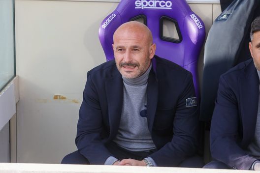 GERMOGLI PH: 11 DICEMBRE 2021 FIRENZE STADIO ARTEMIO FRANCHI SERIE A FIORENTINA VS SALERNITANA NELLA FOTO MISTER VINCENZO ITALIANO GERMOGLI PH: 11 DICEMBRE 2021 FIRENZE STADIO ARTEMIO FRANCHI SERIE A FIORENTINA VS SALERNITANA NELLA FOTO MISTER VINCENZO ITALIANO