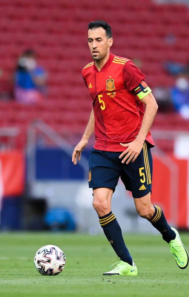 MADRID, SPAIN - JUNE 04: Sergio Busquets of Spain runs with the ball during the international friendly match between Spain and Portugal at Wanda Metropolitano stadium on June 04, 2021 in Madrid, Spain. (Photo by David Ramos/Getty Images) MADRID, SPAIN - JUNE 04: Sergio Busquets of Spain runs with the ball during the international friendly match between Spain and Portugal at Wanda Metropolitano stadium on June 04, 2021 in Madrid, Spain. (Photo by David Ramos/Getty Images)