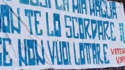 Striscione Anima Azzurra, messaggio ai calciatori: “Se non vuoi lottare, vattene via”
