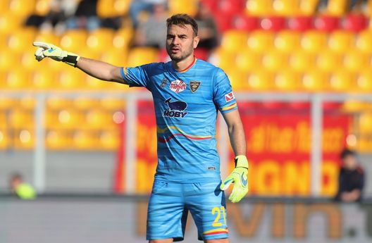 LECCE, ITALY - DECEMBER 08: Gabriel of Lecce during the Serie A match between US Lecce and Genoa CFC at Stadio Via del Mare on December 8, 2019 in Lecce, Italy. (Photo by Maurizio Lagana/Getty Images) Calciomercato Torino, per la porta anche Gabriel nei radar: opzione a costo zero- immagine 2