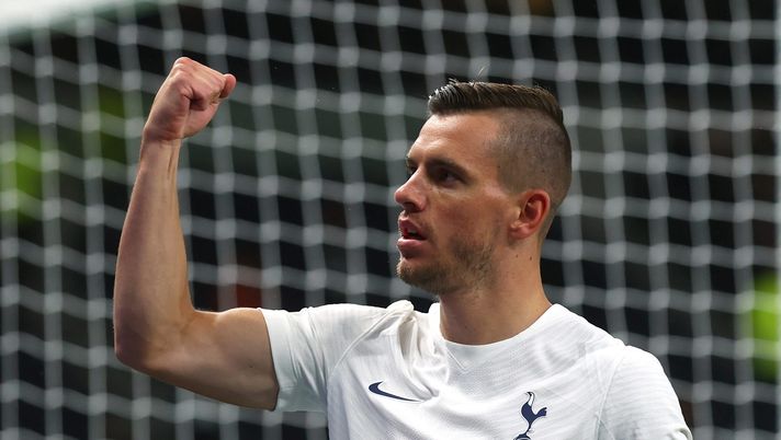 LONDON, ENGLAND - SEPTEMBER 30: Giovani Lo Celso of Tottenham Hotspur celebrates after scoring their sides second goal during the UEFA Europa Conference League group G match between Tottenham Hotspur and NS Mura at Tottenham Hotspur Stadium on September 30, 2021 in London, England. (Photo by Clive Rose/Getty Images) Ecco il piano per Lo Celso: la carta giusta per convincere il Tottenham - immagine 1