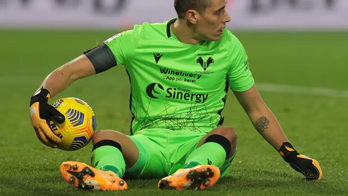 BERGAMO, ITALY - NOVEMBER 28: Marco Silvestri of Hellas Verona looks on during the Serie A match between Atalanta BC and Hellas Verona FC at Gewiss Stadium on November 28, 2020 in Bergamo, Italy. (Photo by Emilio Andreoli/Getty Images)