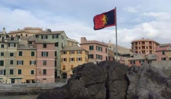 Così com'era nei giorni scorsi...e come è oggi nella foto grande GENOA