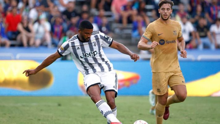DALLAS, TEXAS - JULY 26: Gleison Bremer #3 of Juventus passes the ball against FC Barcelona during the first half of an 2022 International Friendly match between FC Barcelona and Juventus at the Cotton Bowl on July 26, 2022 in Dallas, Texas. (Photo by Ron Jenkins/Getty Images) Bremer: “Inter? Sapevo di andare via, non dove. Vlahovic, Pogba, Allegri e la difesa a 3…” - immagine 1