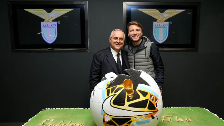 ROME, ITALY - MARCH 12: Ciro Immobile of SS Lazio poses with SS Lazio President Claudio Lotito, as he celebrates winning the Golden Boot Award with a special cake, after the Serie A match between SS Lazio and FC Crotone at Stadio Olimpico on March 12, 2021 in Rome, Italy. (Photo by Marco Rosi - SS Lazio/Getty Images) ROME, ITALY - MARCH 12: Ciro Immobile of SS Lazio poses with SS Lazio President Claudio Lotito, as he celebrates winning the Golden Boot Award with a special cake, after the Serie A match between SS Lazio and FC Crotone at Stadio Olimpico on March 12, 2021 in Rome, Italy. (Photo by Marco Rosi - SS Lazio/Getty Images)