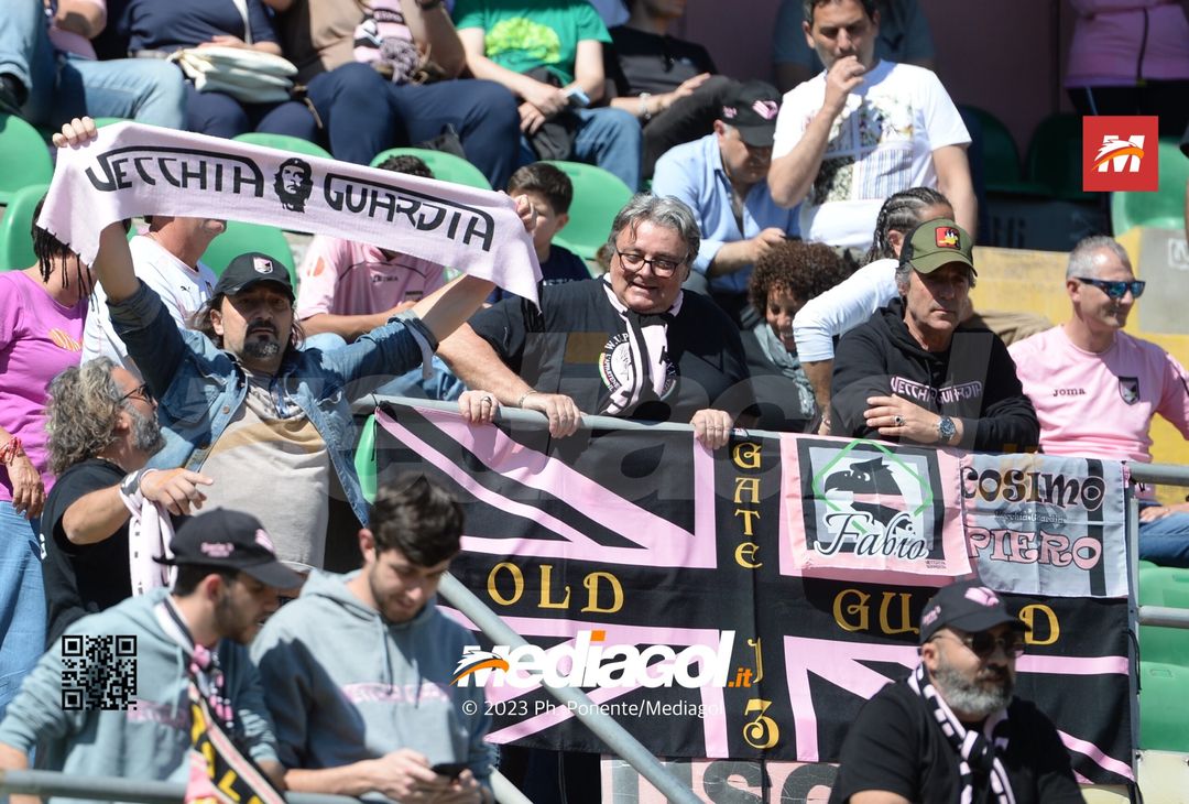 FOTOTIFO Palermo-Spal 2-1, gli scatti ai tifosi al “Renzo Barbera” (GALLERY) - immagine 34